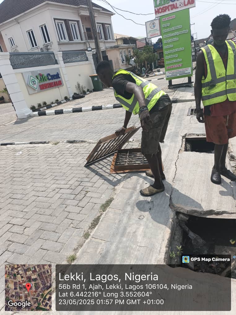 COMMENCEMENT OF DRAINAGE DESILTING IN IKOTA COUNTY HOMES